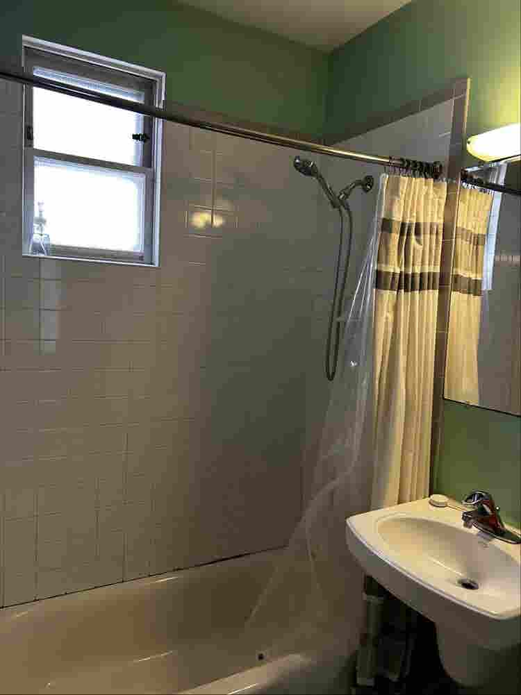 Room for Rent in Logan Squaree