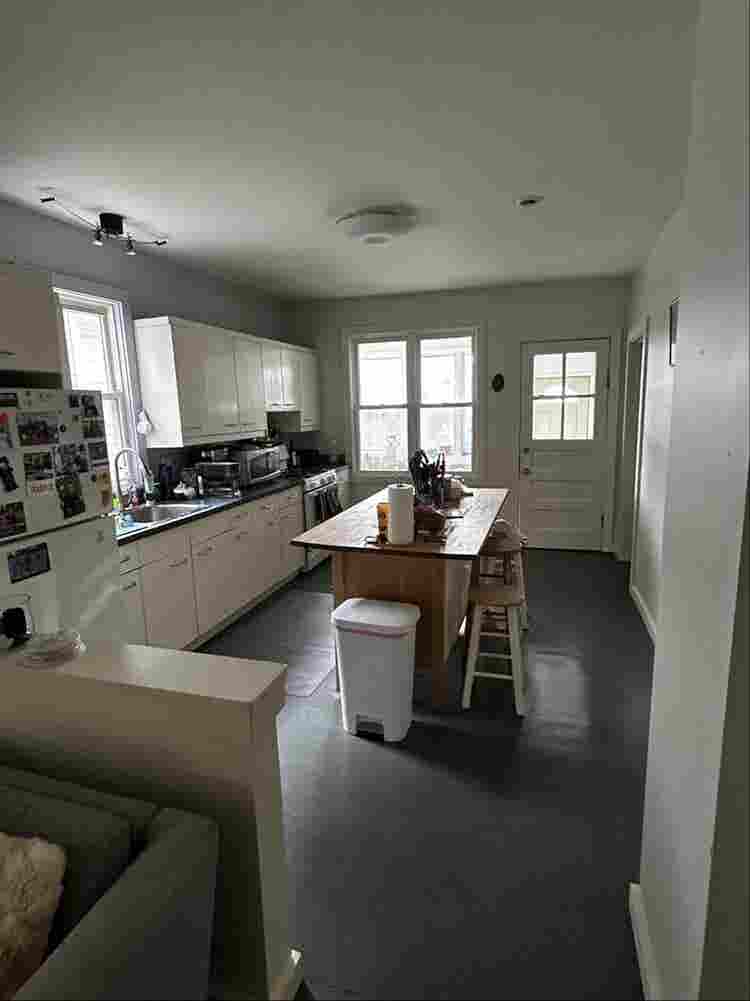Room for Rent in Logan Squaree