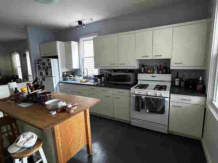 Room for Rent in Logan Squaree