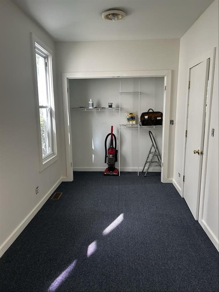 Room for Rent in Logan Squaree