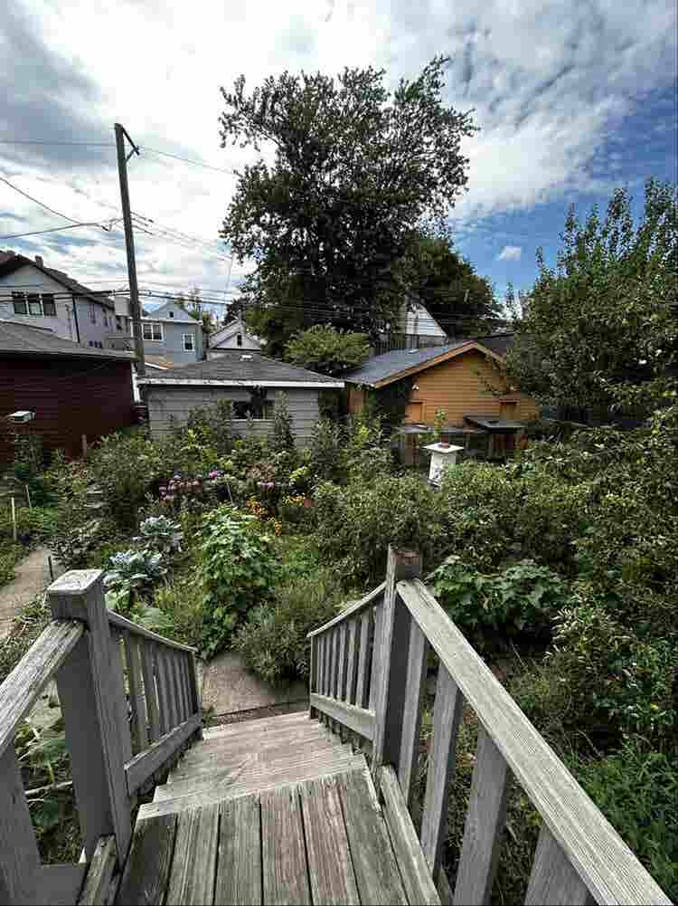 Room for Rent in Logan Squaree