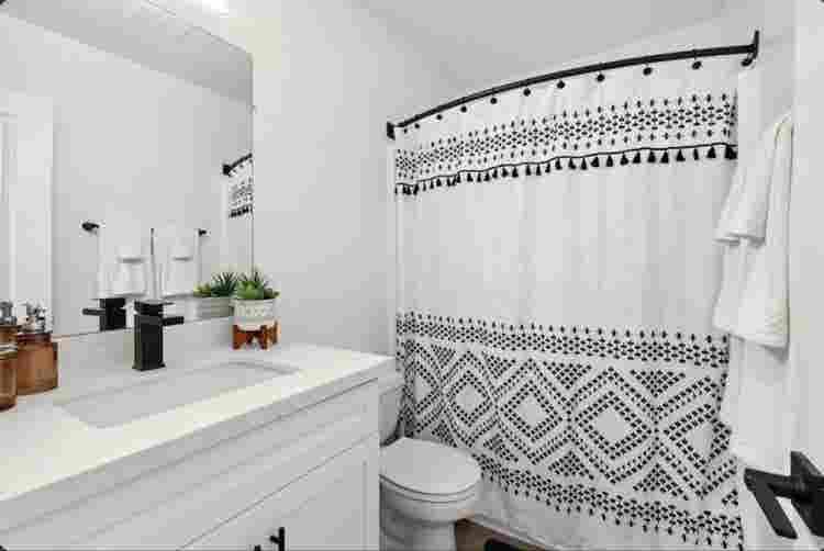 TownHouse Room in Prime location
