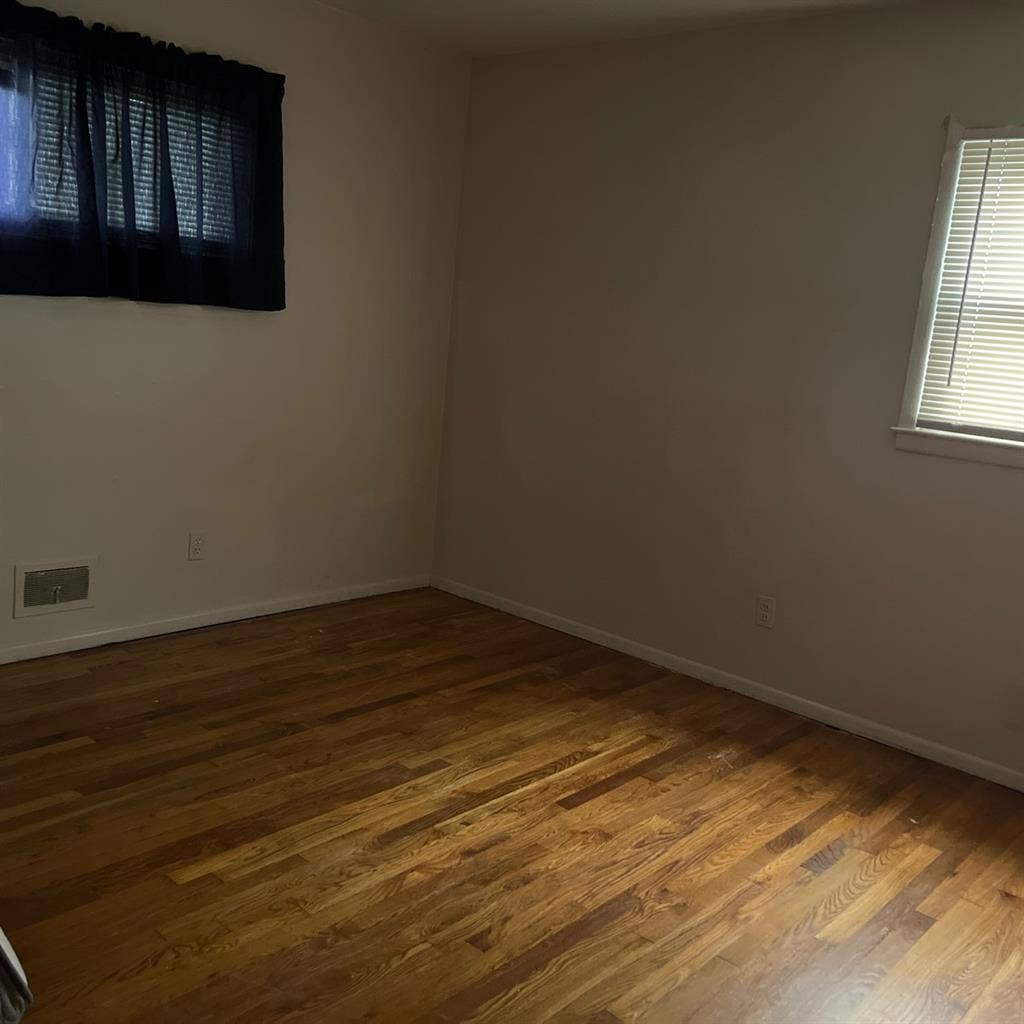 1 unfurnished room large