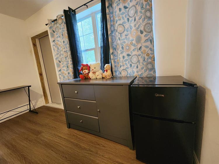 Room/Studio
For people