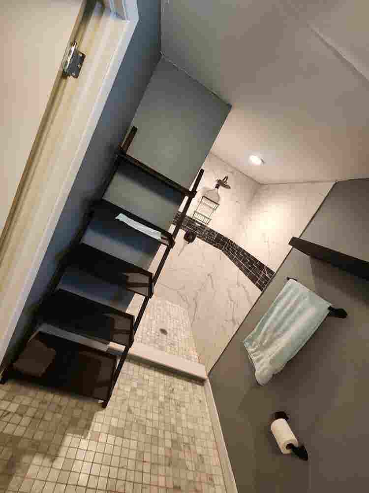 Room/Studio
For  people