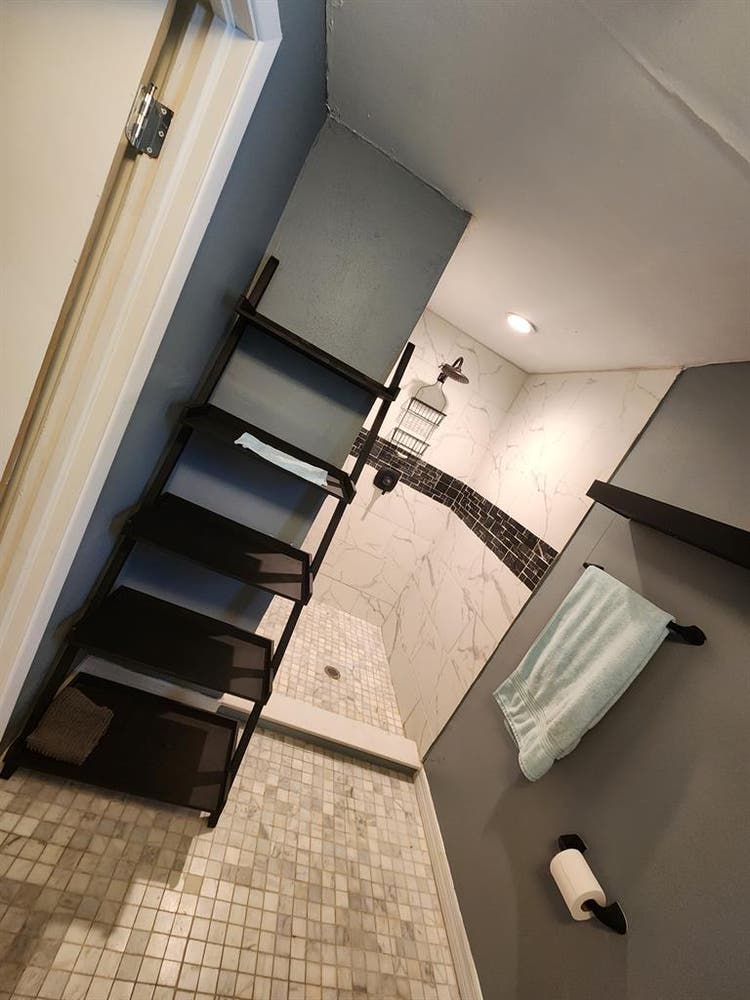 Room/Studio
For people