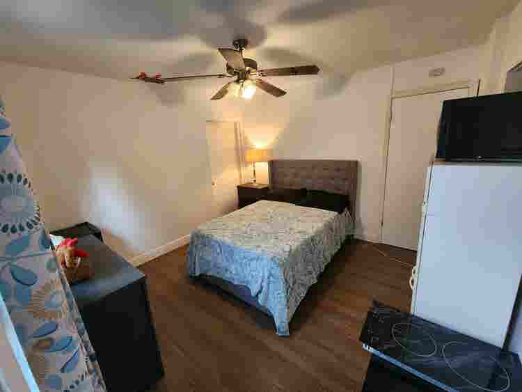 Room/Studio
For  people