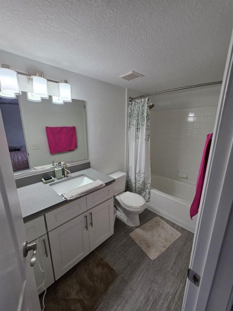 Master bedroom for rent