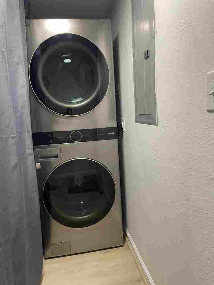 Large Furnished rm available in Nfk