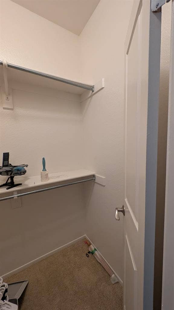 Looking for a Roommate in Tustin