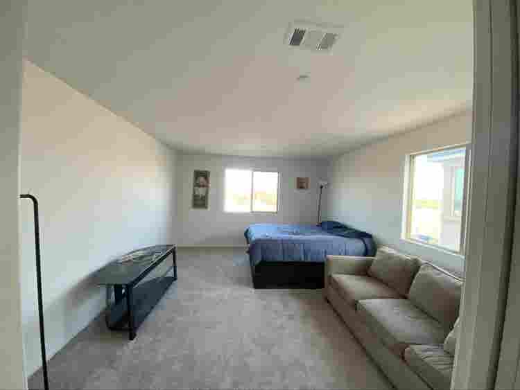 Looking for roommate