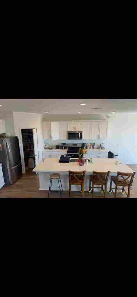 Looking for roommate
