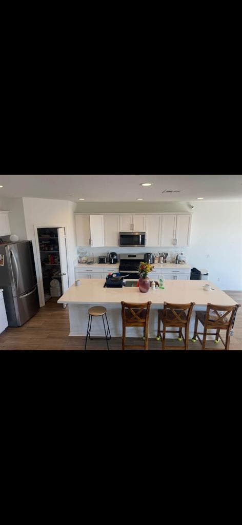 Looking for roommate