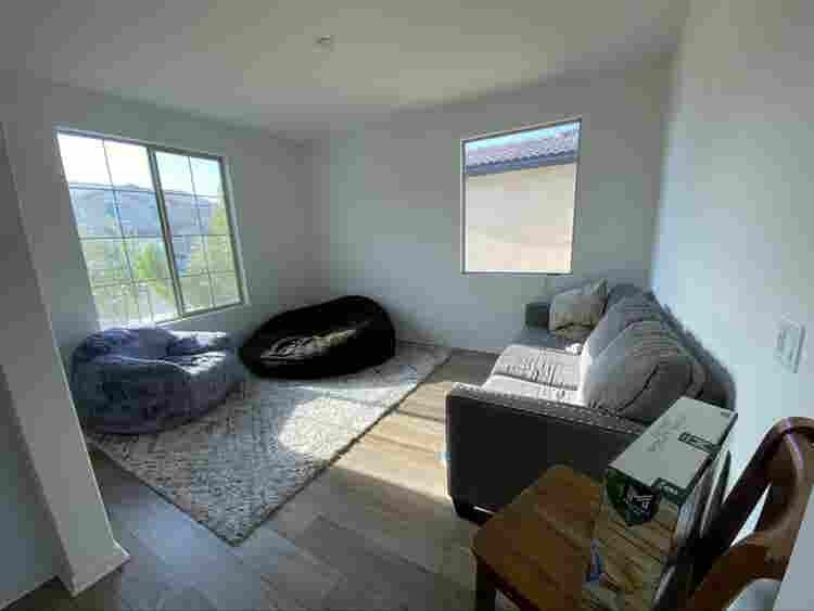 Looking for roommate