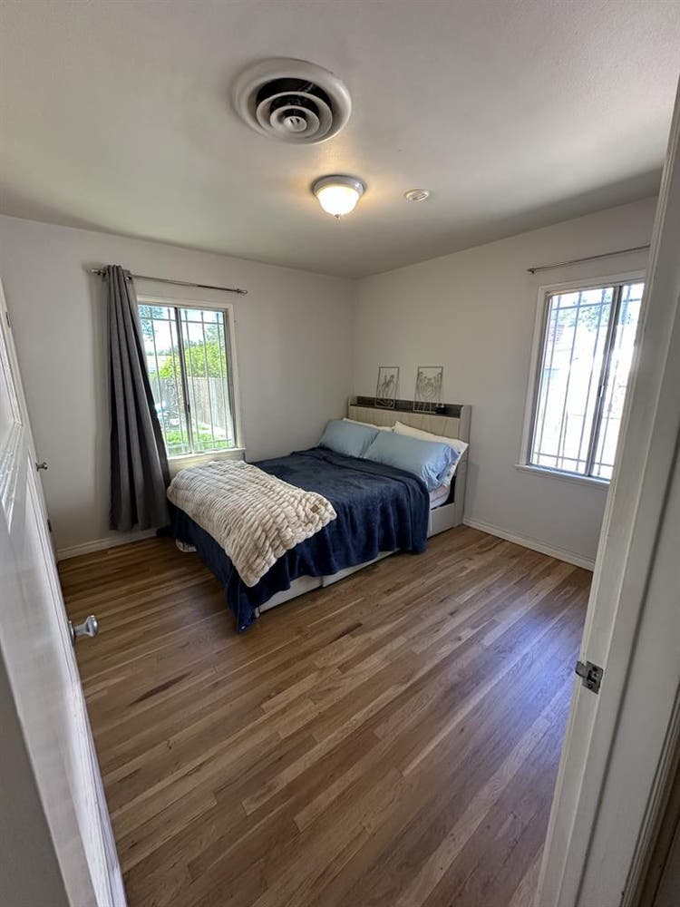 Room for rent in house