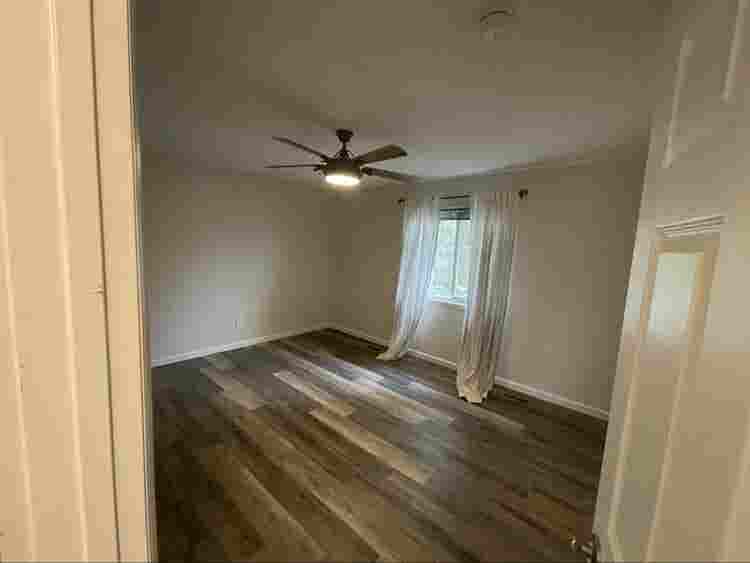 Looking for roommate
