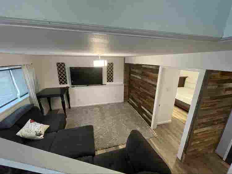 Looking for roommate