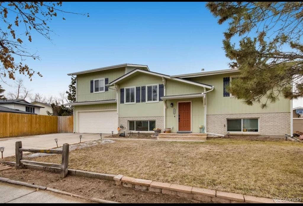 Looking for roommate