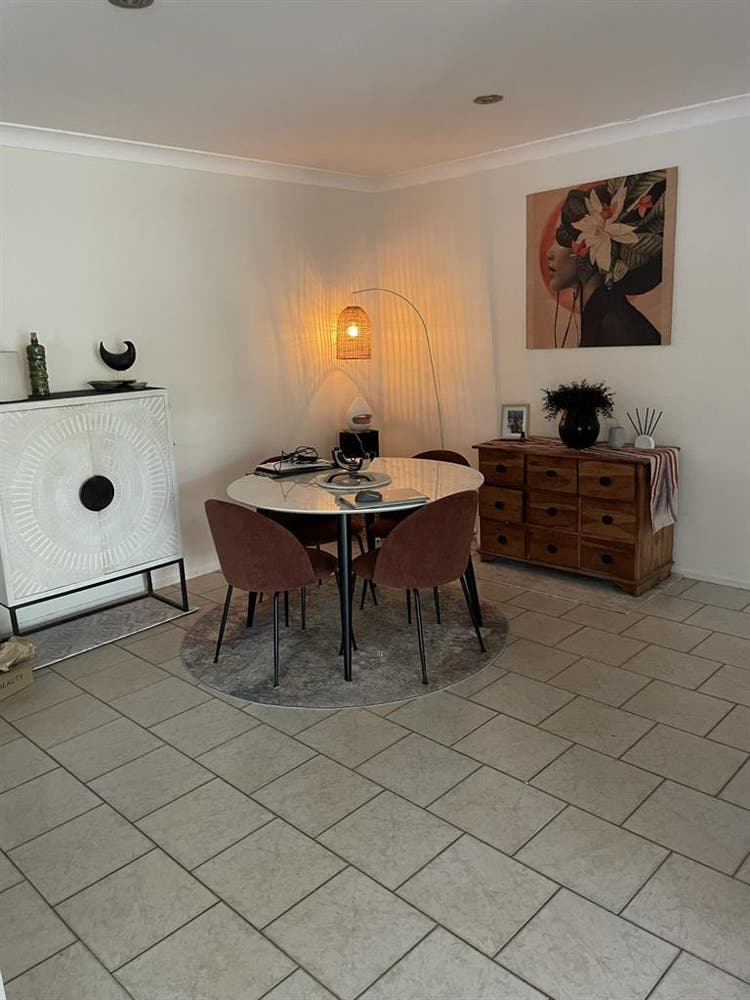 Medium size bedroom in 3 BR duplex
