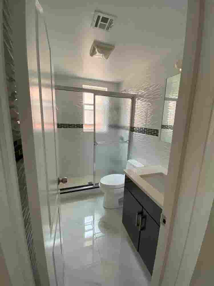 Looking for a female roommate