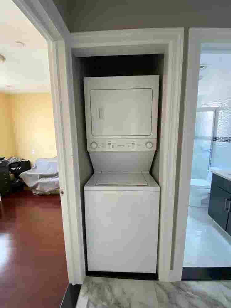 Looking for a female roommate