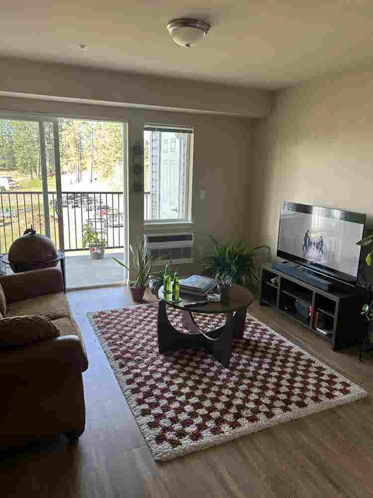 Room to rent!