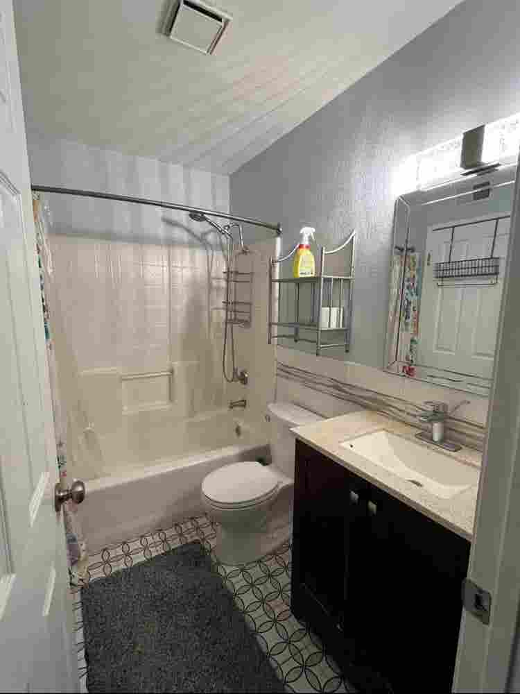 Big Room Private Bath + Utilities