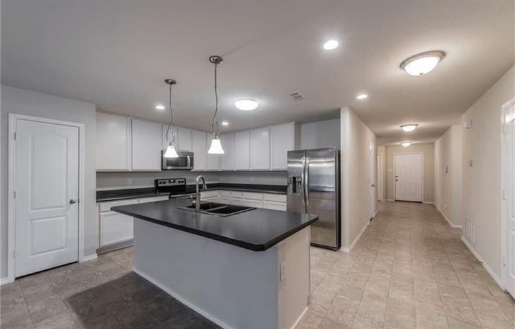 Looking for roommate