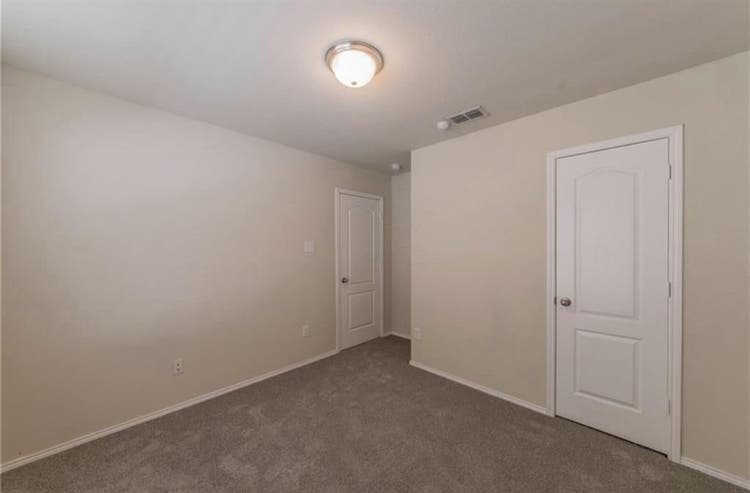 Looking for roommate