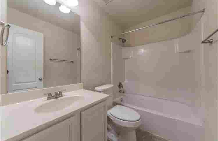Looking for roommate