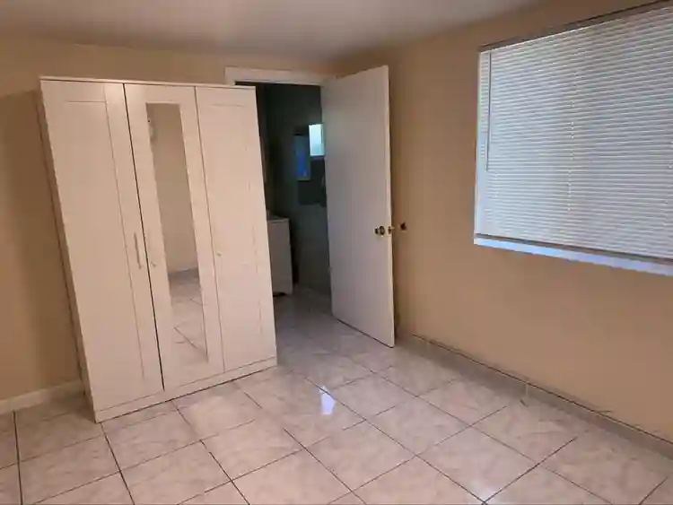 Winnetka room for rent