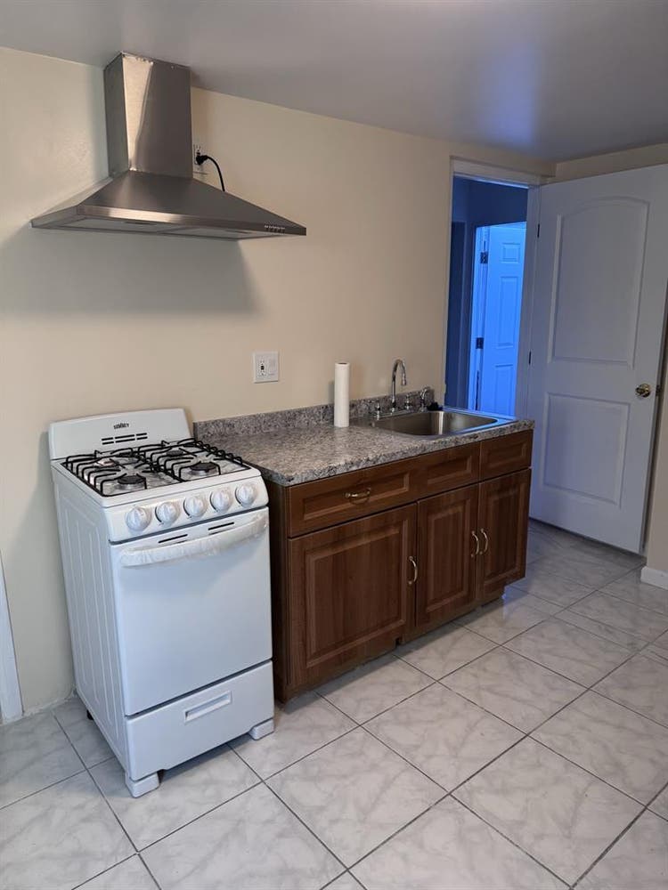Winnetka room for rent