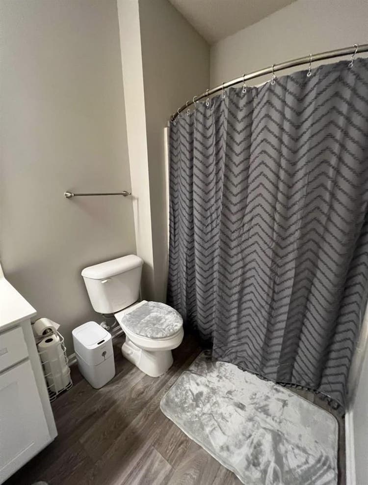 In search of female roommate