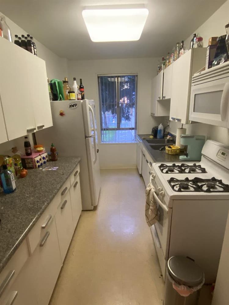 ROOM FOR RENT - OCTOBER MID CITY LA