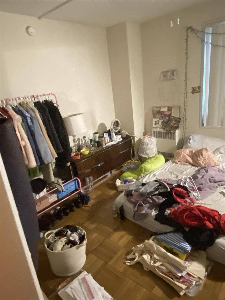 ROOM FOR RENT - OCTOBER MID CITY LA