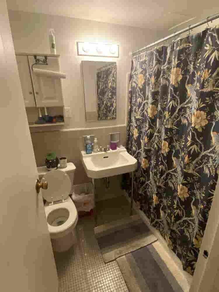 ROOM FOR RENT - OCTOBER MID CITY LA