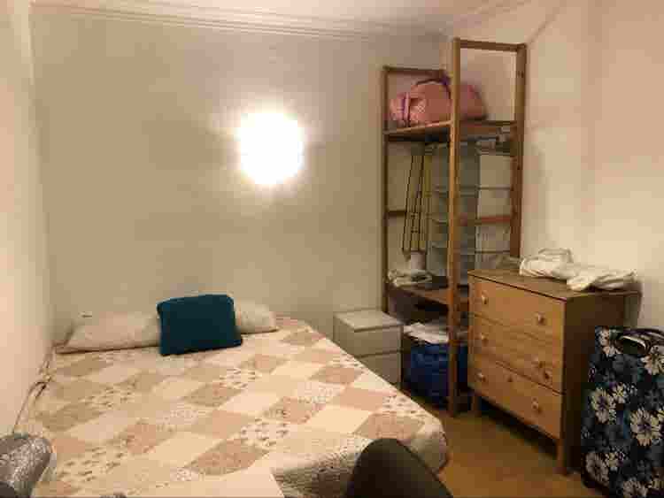 Habitación grande, cama doble