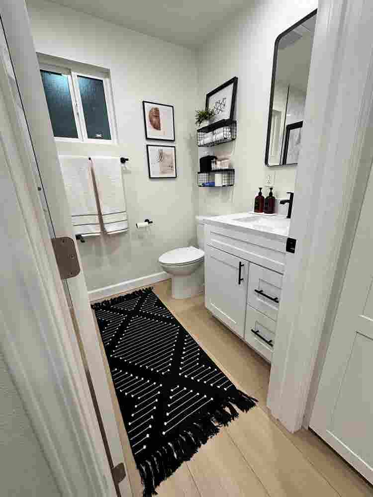 2nd floor Lg room with private bath
