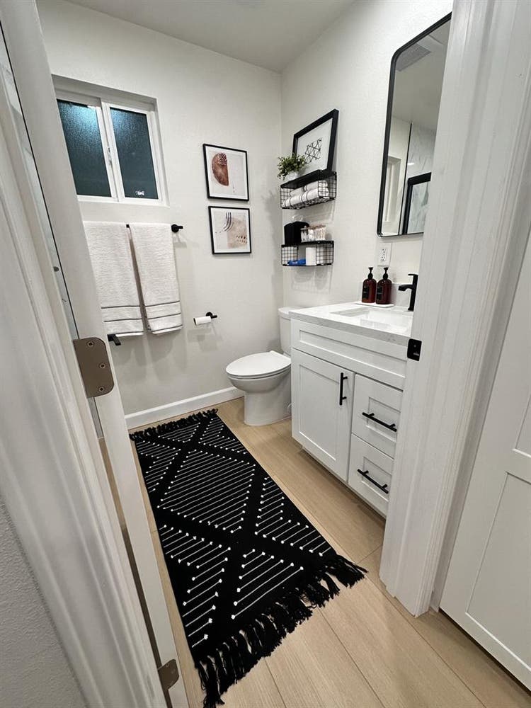 2nd floor Lg room with private bath