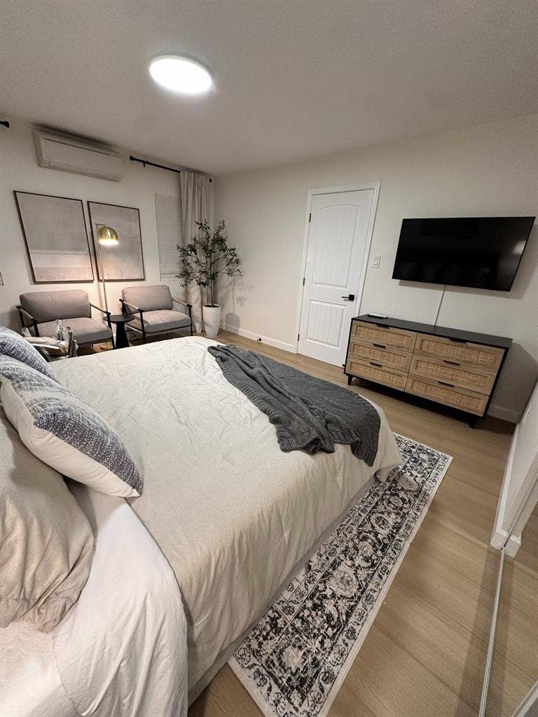 2nd floor Lg room with private bath