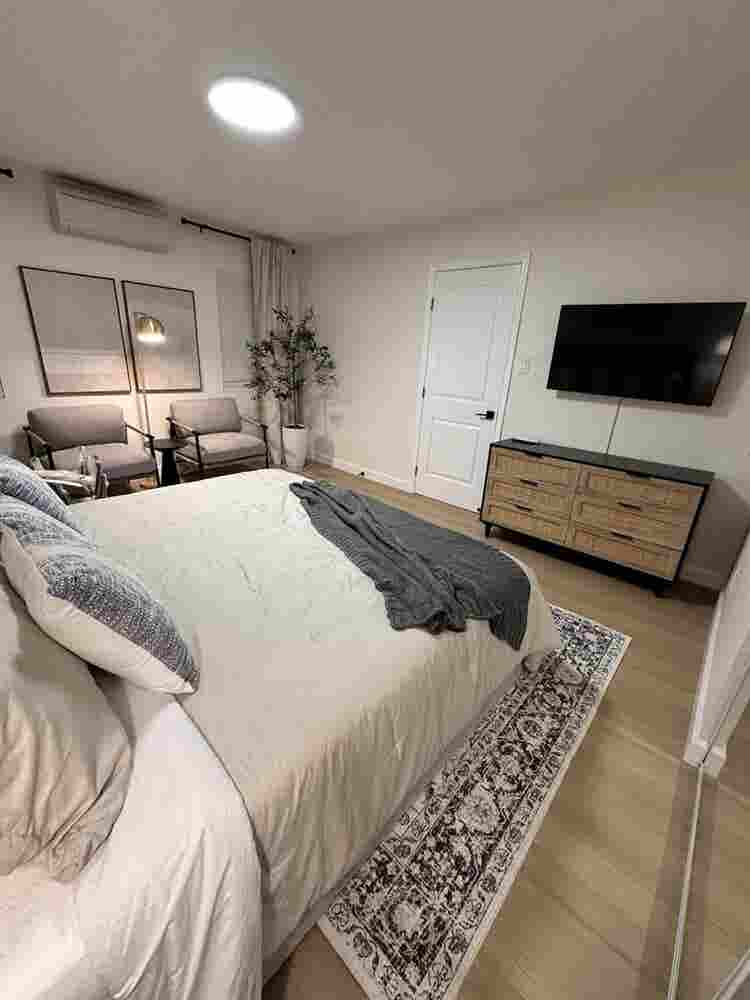 2nd floor Lg room with private bath
