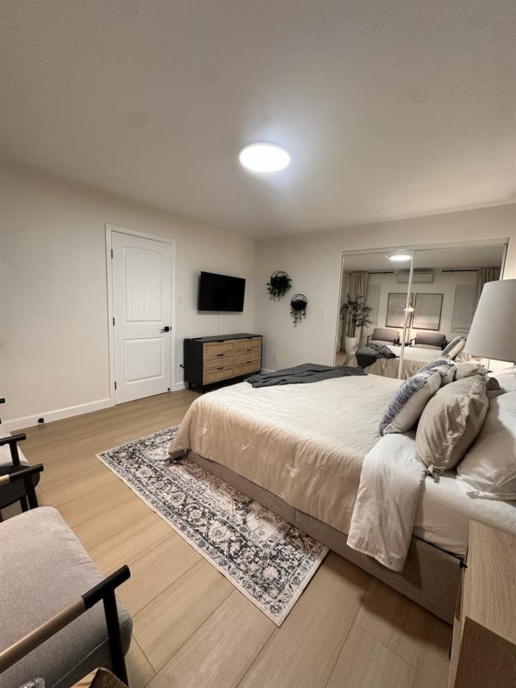 2nd floor Lg room with private bath