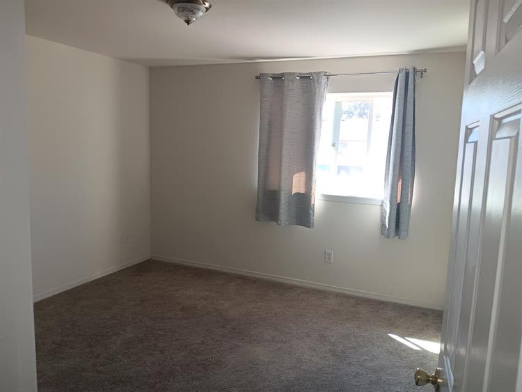 New Listing-Room for Rent
