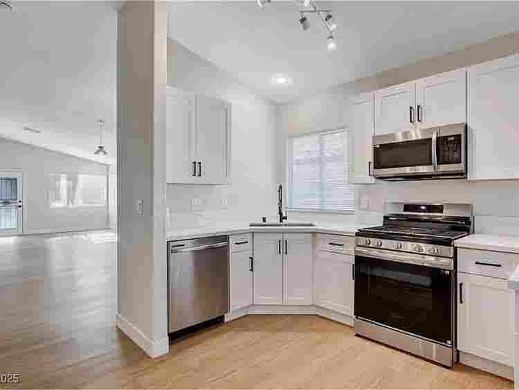Charming 3bed Single Family Home.