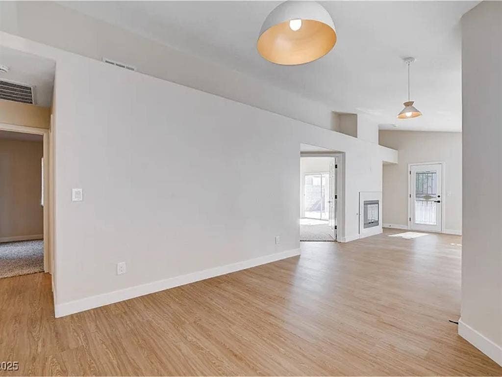 Charming 3bed Single Family Home.