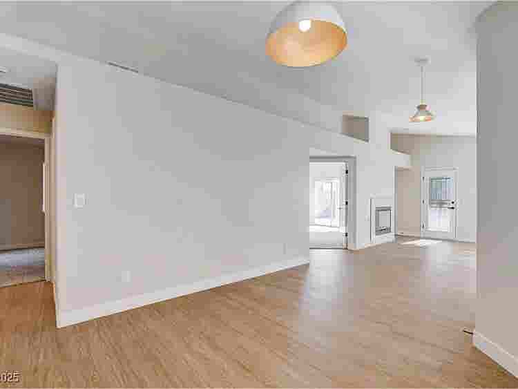 Charming 3bed Single Family Home.