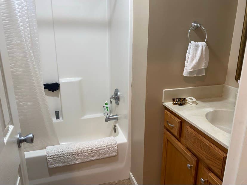 Looking for roommate