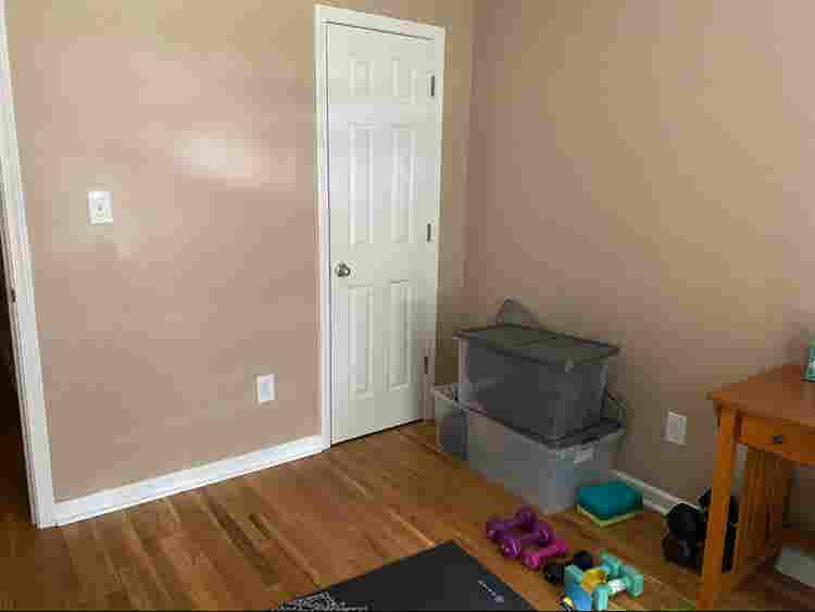 Looking for roommate