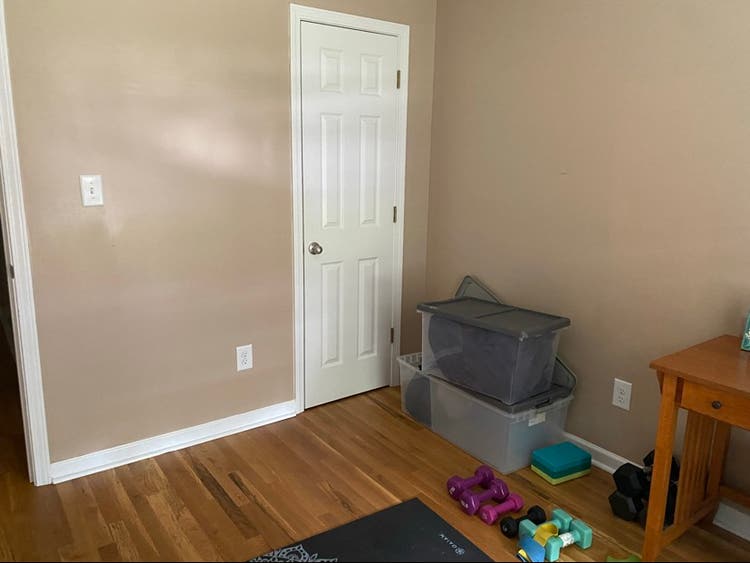 Looking for roommate