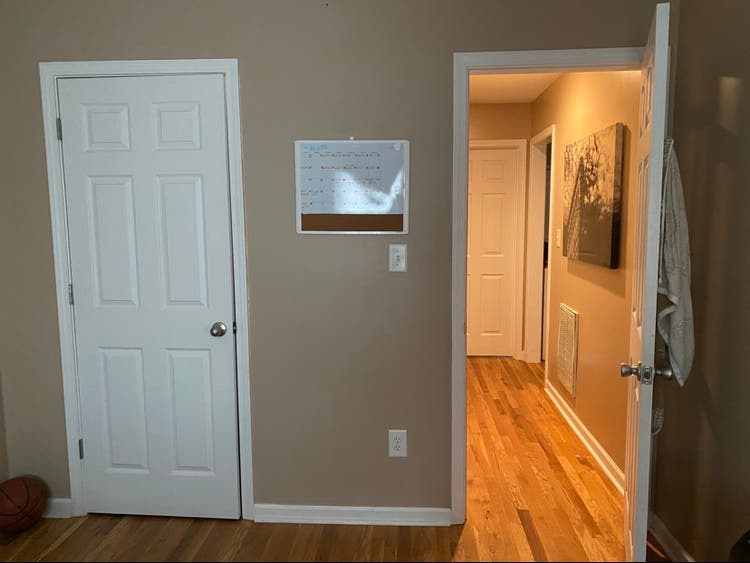 Looking for roommate